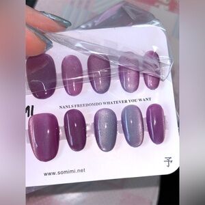 Temperature changing Press-ons Raspberry to Periwinkle 😍😍✨